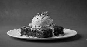 Brownie With Pista Icecream