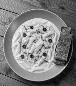 Classic Alfredo Penne Pasta