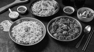 Chilli Chicken Gravy With With  Veg Fried Rice / Veg Chilli Garlic Noodles[650 Gram]