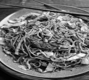 Egg beef noodles