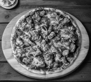 Chicken tikka pizza
