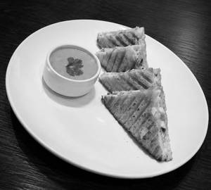Paneer Chilli Grilled Sandwich