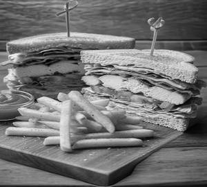 Chikken sandwich+fries + lomen juice