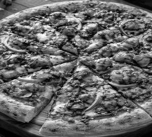 Peri peri chicken pizza