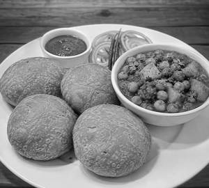 Khasta Kachori [ 4 Piece  ] With Sabzi