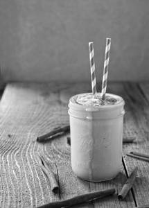 Super Vanilla Scoop Shake