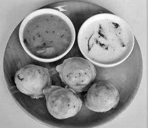 Kuzhi Paniyaram (Paddu) - 6 Nos with 1 Extra Chutney