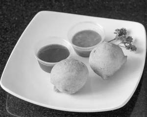 Aloo and Vegetable Bonda (4 Nos with 1 Extra Chutney)