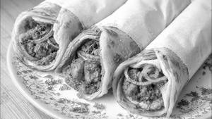 Laccha egg chicken roll