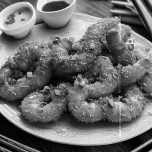 Shallow Fried Prawns in Soya Ginger Dip