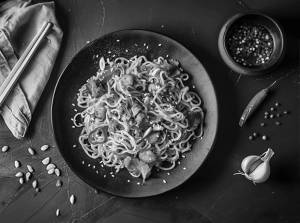 Mix Non-veg Chilly Garlic Noodles