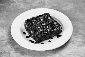 Brownie With Hot Chocolate Sauce