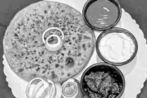 Aloo onion paratha [1 pieces]