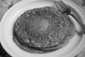 Vella Dosa (2 Nos with 1 Extra Chutney)