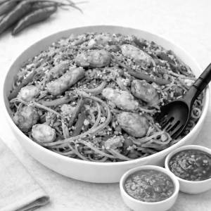 Egg chicken chowmein [half]