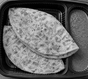 Besan Chilla With Chutney [2 Pieces]