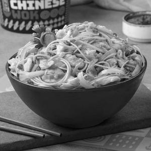 Egg Hakka Noodles - Light Eaters (350 ml)