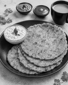 Suji Chilla With Chutney [2 Pieces]