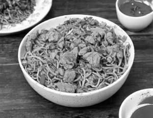 Schezwan Chicken Fried Noodles