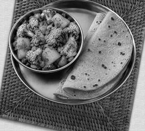 Aloo Gobhi With Roti