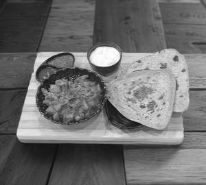 Desi ghee paratha with aloo sabzi [2 pieces]