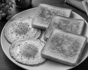 Bread Half Fry [2 Eggs, 4 Bread Slices]