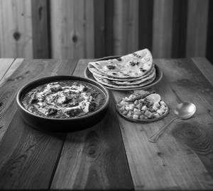 Palak Paneer and 4 Tawa Roti and Salad