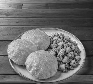 Khasta Poori With Sookhi Sabzi[5 Pooris]