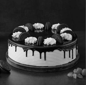 Eggless Oreo Fantasy Crunch Cake