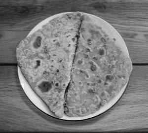 Onion Paratha (2 Pcs) With Dahi