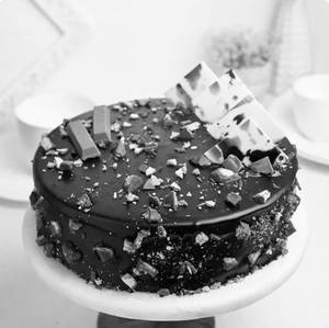 Eggless Loaded Kit Kat Chocolate Cake