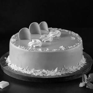 Eggless Strawberry Delight Cream Cake