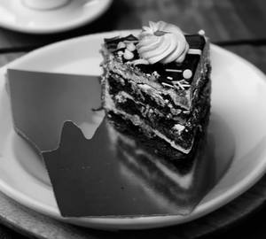 Chocolate pastry [1 piece]