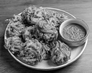 Pyaz pakodey(12 pieces approx.)
