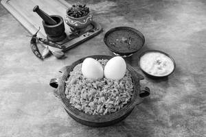 Ambur Egg Biryani (seeraga Samba Biryani - Served With 2 Eggs, Chicken Gravy & Raita - 475g)