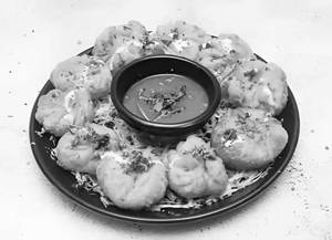 Paneer Tandoori Gravy Momos