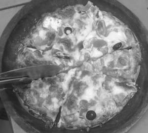 Corn cheese pizza