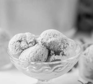 Strawberry scoop