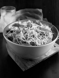 Chicken Hakka Noodles With Choice Of Chicken Bowl Combo