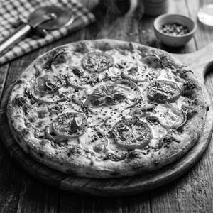 Onion Tomato Pizza