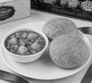 Special Kachori With Sabji (2 Pieces)