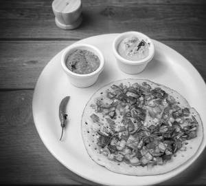 Onion uttapam
