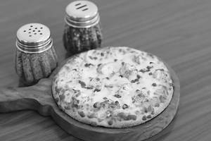 Cheese Burst Paneer Tikka Pizza