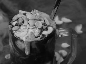 Tulikas Hot Chocolate Fudge Sundae