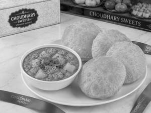 Special Poori With Sabji (2 Pieces)