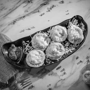 Butter Garlic Cheese & Corn Momos (5 Pc)
