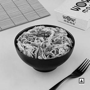 Chicken Noodles in Chilli Garlic Sauce