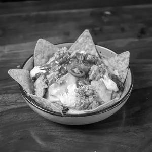 Nachos With Cheese Dip