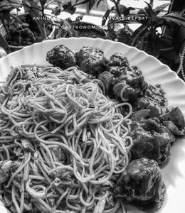 Kattapa chicken Noodles With Chilli Chicken