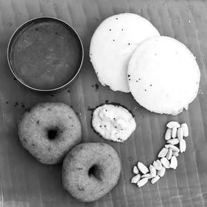 Vada Meal[served With Sambar And Coconut Chutney]